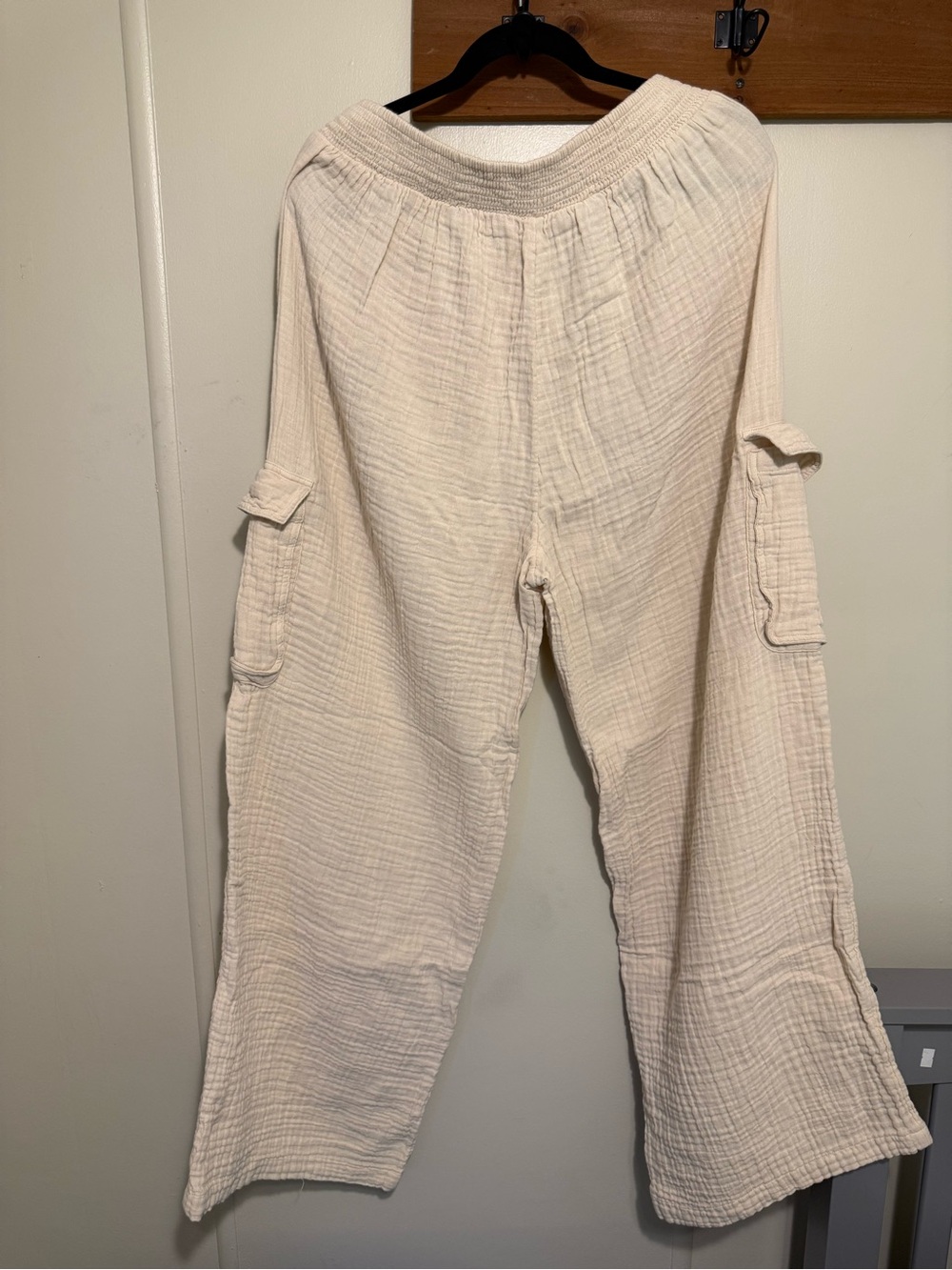 aerie Gauzy hit waisted Cream Wide-Leg Cargo Pants - Picture 5 of 15